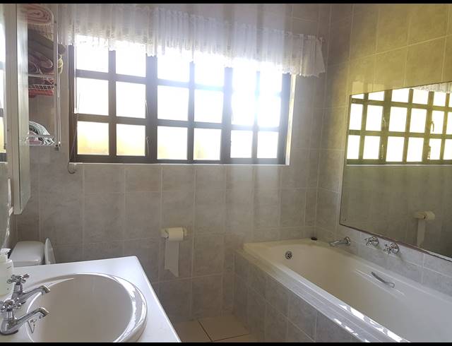 3 BEDROOM HOUSE TO LET IN GILLITTS